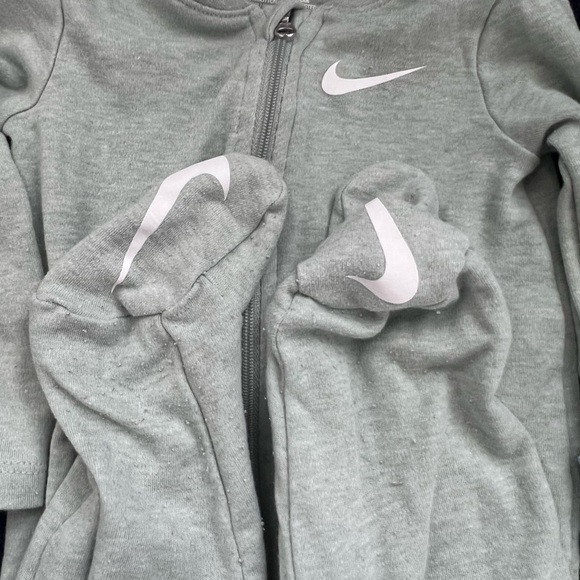 Two- Nike pjs - zipper onsie 6 months - Picture 2 of 4